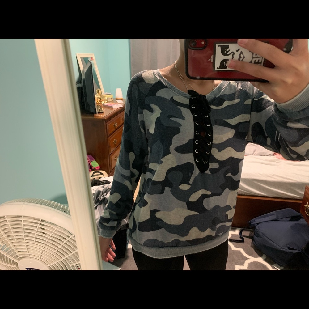 Thin soft crew neck